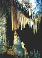 Tropfsteinformation Höhle Perama