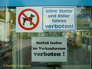 Schild: Barfuß laufen verboten